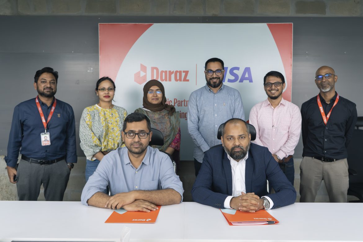 Daraz and VISA partnership signing image for Cobranded Card